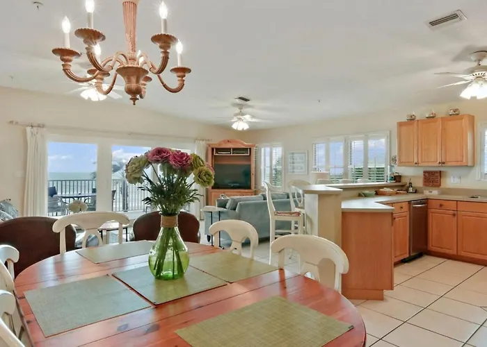 Family-friendly 3br Beachfront Retreat Indian Rocks Sea Side 202 Ferienhaus