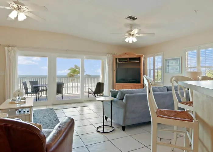 Family-friendly 3br Beachfront Retreat Indian Rocks Sea Side 202 *