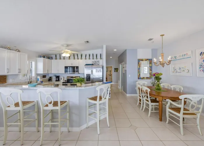 Family-friendly 3br Beachfront Retreat Indian Rocks Sea Side 202 Holiday home