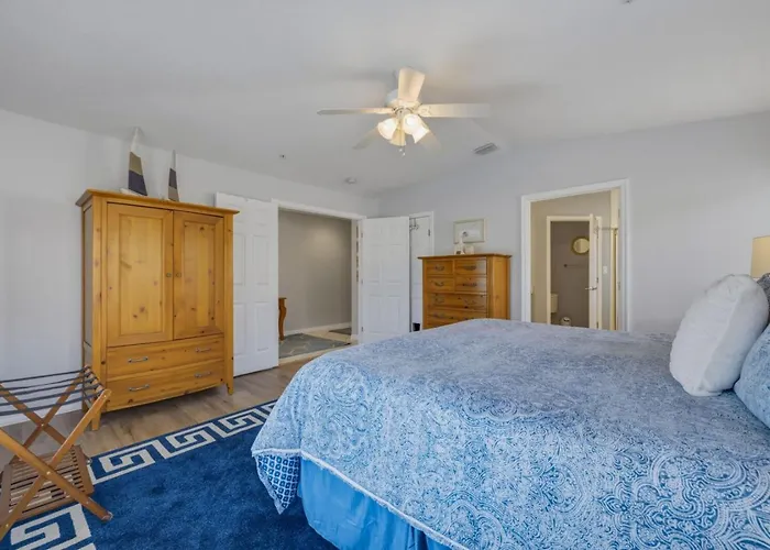 Family-friendly 3br Beachfront Retreat Indian Rocks Sea Side 202 Holiday home *