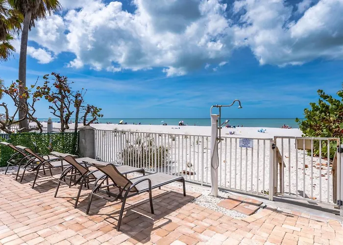 Holiday home Family-friendly 3br Beachfront Retreat Indian Rocks Sea Side 202