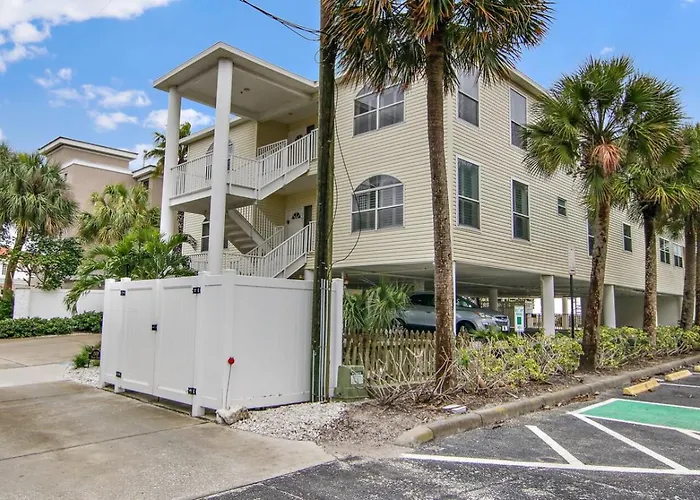Family-friendly 3br Beachfront Retreat Indian Rocks Sea Side 202 Holiday home *